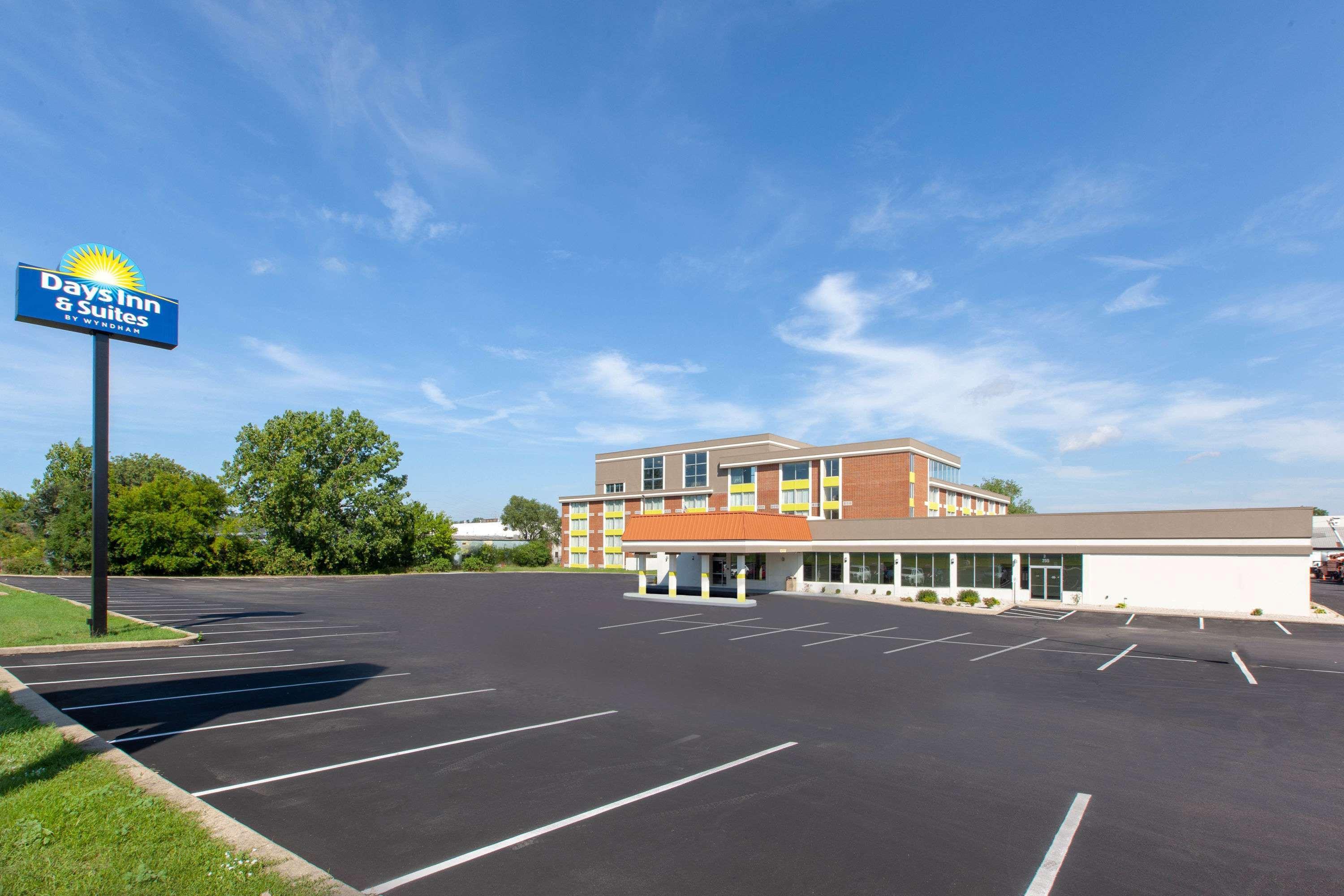 Days Inn & Suites By Wyndham Grand Rapids Near Downtown 와이오밍 외부 사진