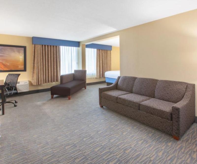 Days Inn & Suites By Wyndham Grand Rapids Near Downtown 와이오밍 외부 사진